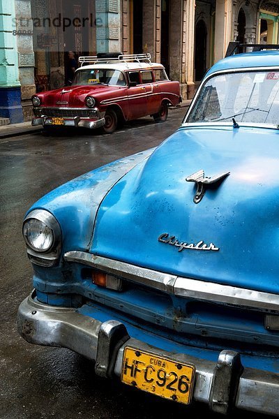 Havanna  Hauptstadt  Auto  Morgen  Straße  Retro  Regen  parken  früh  amerikanisch  Westindische Inseln  Mittelamerika  Kuba