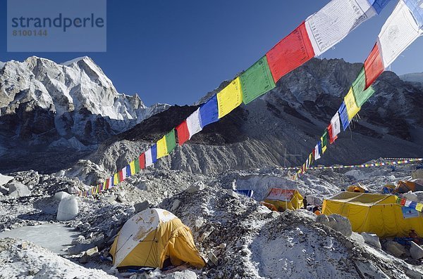 camping  Fahne  Himalaya  Mount Everest  Sagarmatha  UNESCO-Welterbe  Asien  Nepal  Gebet