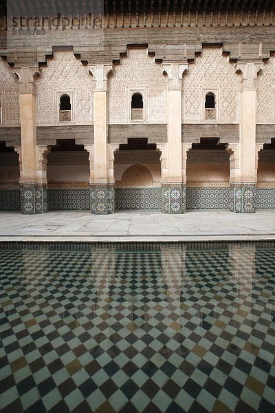 Nordafrika  Spielhalle  unterhalb  Religion  Schule  Original  Mittelpunkt  Big Ben  UNESCO-Welterbe  Marrakesch  Afrika  Innenhof  Hof  Marokko