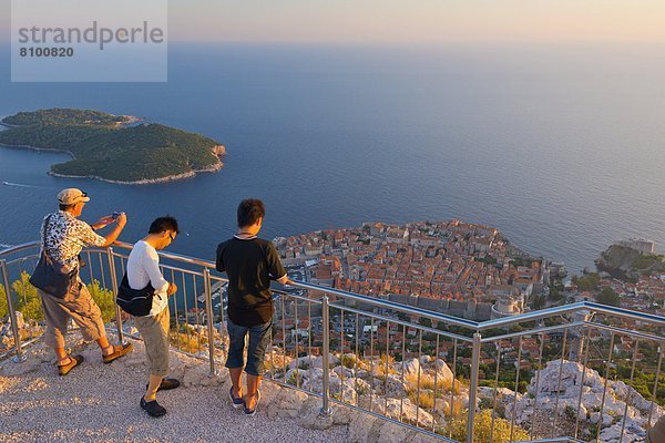 Europa  Stadt  Berg  Kroatien  Dalmatien  Dubrovnik  Abenddämmerung  alt