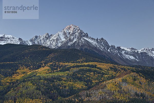 Vereinigte Staaten von Amerika  USA  Staub wischen  staubwischen  Beleuchtung  Licht  Nordamerika  Berg  Mount Sneffels  Colorado  Schnee