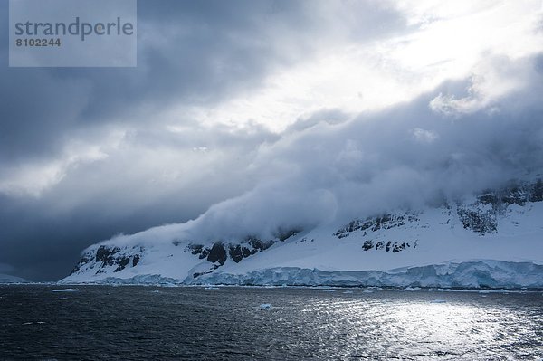 Hafen  Berg  Wolke  Dunkelheit  über  Gletscher  Antarktis  Forschung  Haltestelle  Haltepunkt  Station