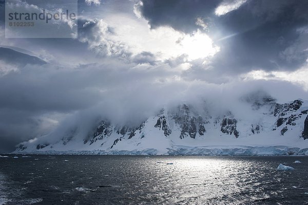 Hafen  Berg  Wolke  Dunkelheit  über  Gletscher  Antarktis  Forschung  Haltestelle  Haltepunkt  Station