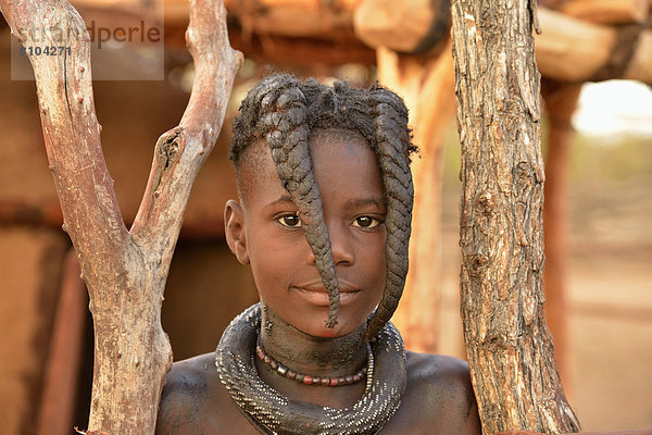 Himba-Mädchen mit typischer Haartracht