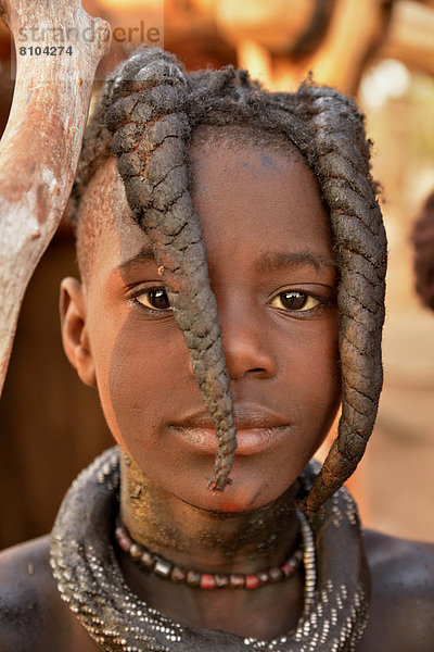 Himba-Mädchen mit typischer Haartracht