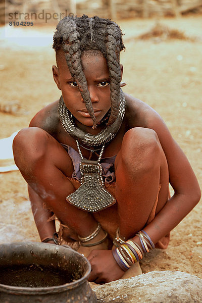 Himba-Mädchen mit typischer Haartracht