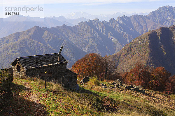 Berghütte Bivacco Alpe Curgei im Herbst