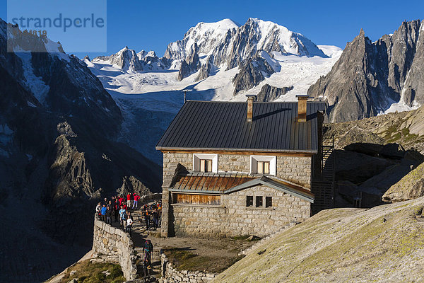 Berghütte Refuge du Couvercle  hinten der Mont Blanc