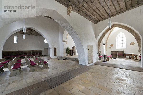 Innenraum  St. Gallus-Kirche oder Galluskirche  ältestes Kirchenbauwerk karolingischen Ursprungs in Franken