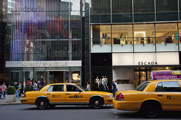 Vereinigte Staaten von Amerika  USA  passen  Designer  New York City  Taxi  Laden  Allee  Midtown Manhattan