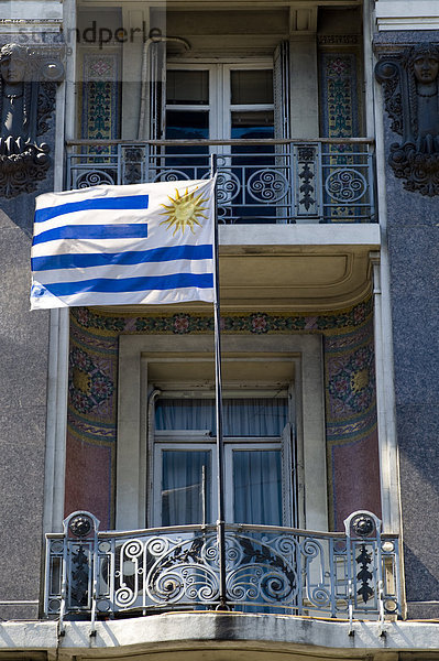 Palast  Schloß  Schlösser  Fahne  Flattern  Montevideo  Südamerika  Uruguay