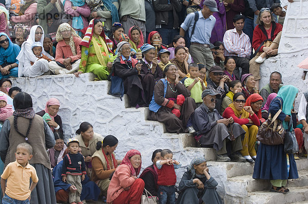 aufmachen  halten  Sport  Fest  festlich  tanzen  Kultur  Publikum  2  Festival  Indien  Ladakh  Parade  September  Jahr