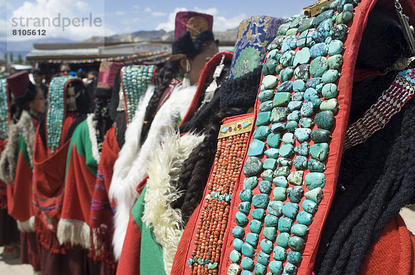 aufmachen  halten  Sport  Fest  festlich  Tradition  tanzen  Tänzer  Kultur  2  Festival  Ladakh  Parade  September  Jahr