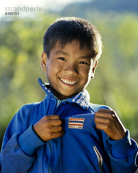 Junge mit Thailand-Sticker an der Trainingsjacke  Nationalstolz