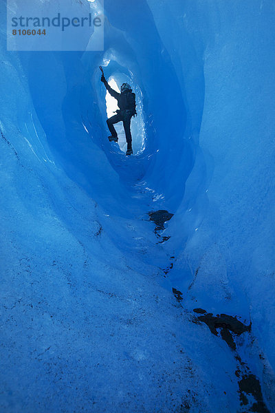 Eisklettern in Eishöhle  Gletscherhöhle  Gletscher Grey