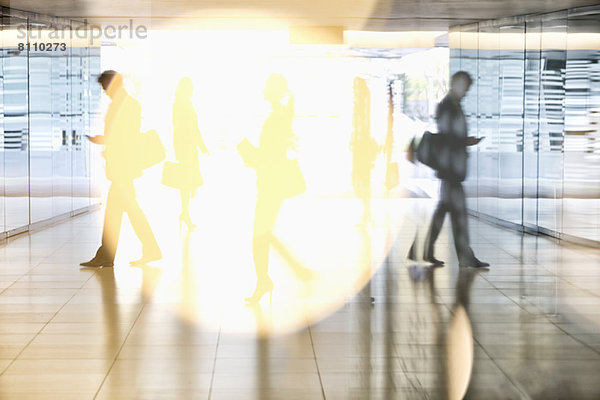 Geschäftsleute in der Lobby