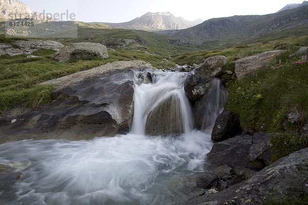 Landschaftlich schön  landschaftlich reizvoll  Wasser  Frankreich  Europa  Berg  Kälte  Frische  französisch  Tal  Reise  Alpen  Wasserfall  Savoie