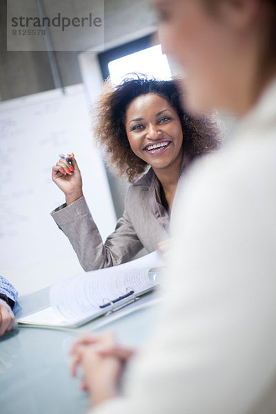 Kreative Teambesprechung im Büro