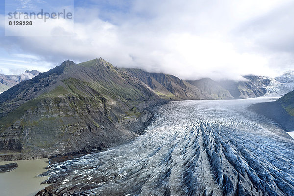 Luftaufnahme der Gletscherzunge Svinafellsjökull