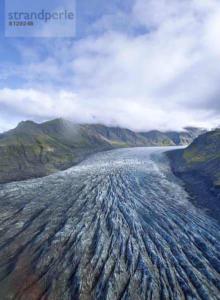 Luftaufnahme der Gletscherzunge Svinafellsjökull