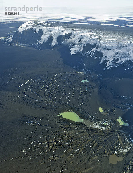 Mit Asche vom letzten Vulkanausbruch überzogener Gletscher Vatnajökull  Luftaufnahme