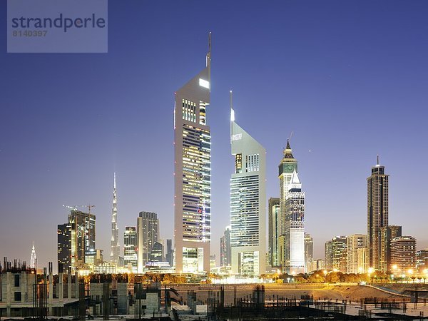 Burj Khalifa und Twin Towers  Dubai  Vereinigte Arabische Emirate  Asien