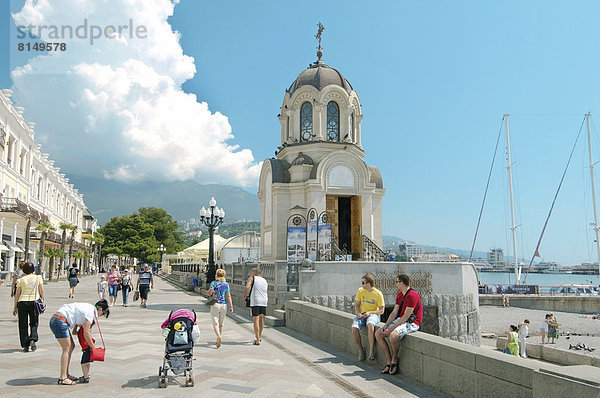 Orthodoxe Kirche an der Küstenpromenade von Jalta