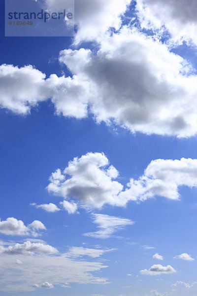 Blauer Himmel mit Wolken