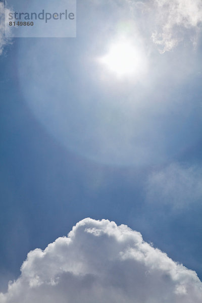 Blauer Himmel mit Wolken