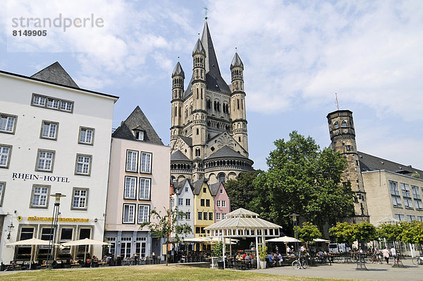 Great Saint Martin Church  Romanesque church  Fischmarkt square