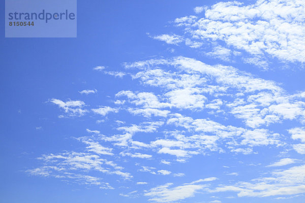 Blauer Himmel mit Wolken