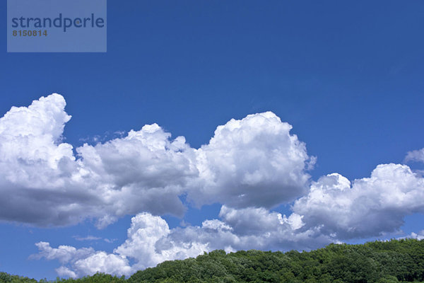 Blauer Himmel mit Wolken