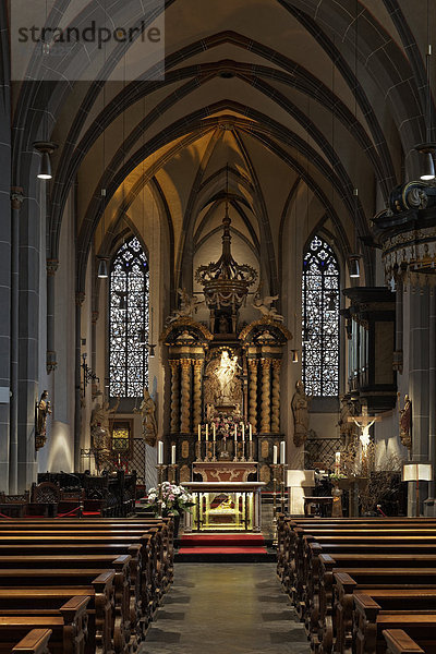 Barocker Hochaltar und Kanzel  Basilika St. Lambertus  Lambertuskirche