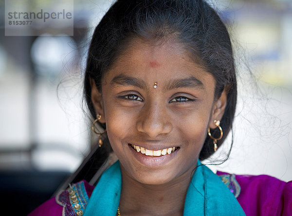 Mädchen  lachend  Portrait  Minakshi oder Meenakshi oder Sri-Minakshi-Sundareshwara-Tempel