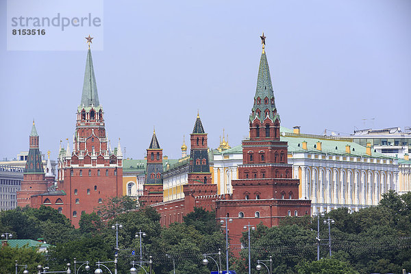 Kreml  gesehen von der Brücke an der Christi-Erlöser-Kathedrale