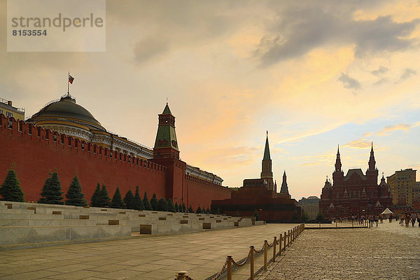 Senatsturm und Lenin-Mausoleum  hinten das Staatliche Historisches Museum Moskau  Roter Platz oder Krasnaja Ploschtschad