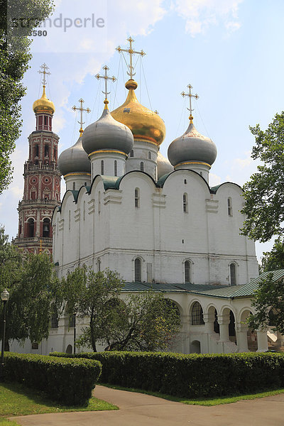 Smolensker Kathedrale und sechsstöckiger Glockenturm  Nowodewitschi Monastyr oder Neues Jungfrauenkloster