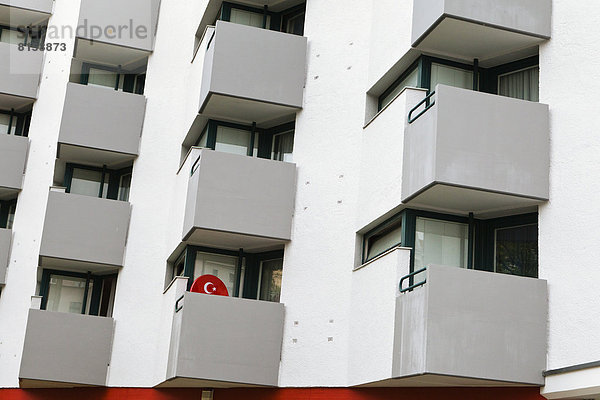 Essgeschirr Symbol Gebäude Balkon Fahne Nachbarschaft Wohngebiet türkisch