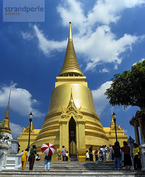 Wat Phra Kaeo Tempel  Königspalast  Phra Si Rattana Chedi