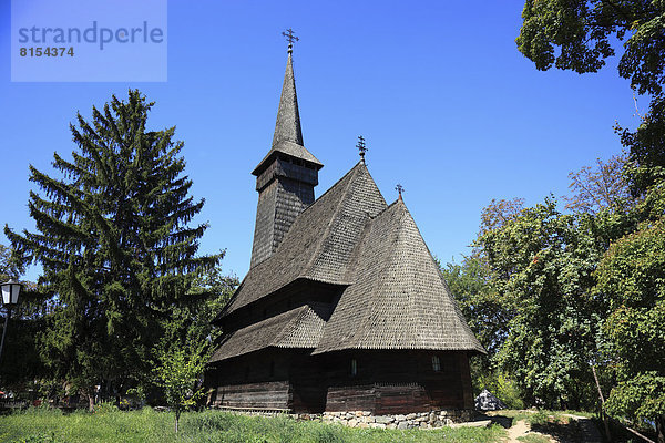 Holzkirche aus Dragomiresti  Maramures  im Dorfmuseum  Freilichtmuseum Muzeul Satului