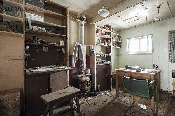 Alte verlassene Forschungsstation  Wohnzimmer
