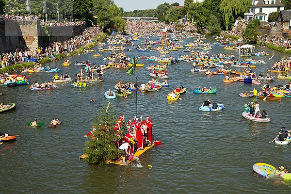 '''Nabada''  ein traditioneller Wasserumzug auf der Donau am Schwörmontag'