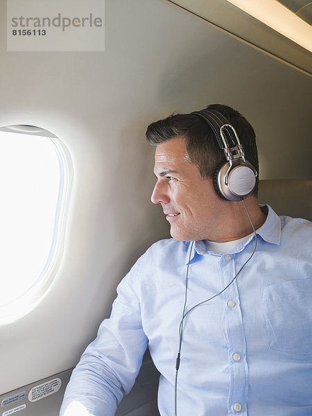 Flugzeug  Europäer  zuhören  Geschäftsmann  Kopfhörer