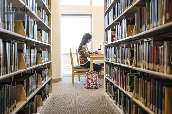 Schreibtisch  arbeiten  Bibliotheksgebäude  Student