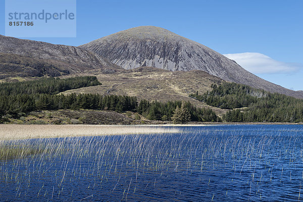 Vereinigtes Königreich  Schottland  Isle of Skye  Blick auf Beinn na Caillich hill