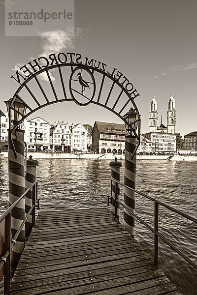 Schweiz  Zürich  Blick auf den Pier des Hotels Storchen
