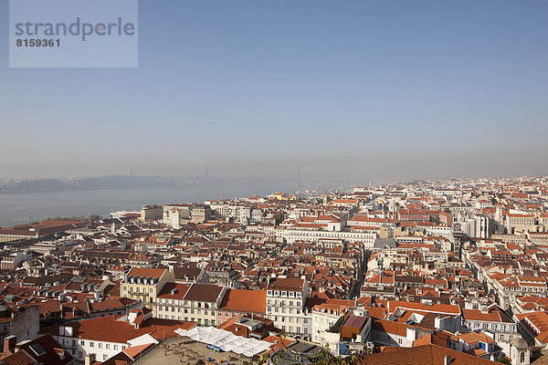 Portugal  Lissabon  Blick auf die überfüllte Stadt Portugals