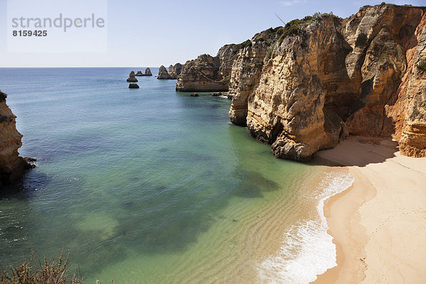 Portugal  Blick auf die Küste am Strand