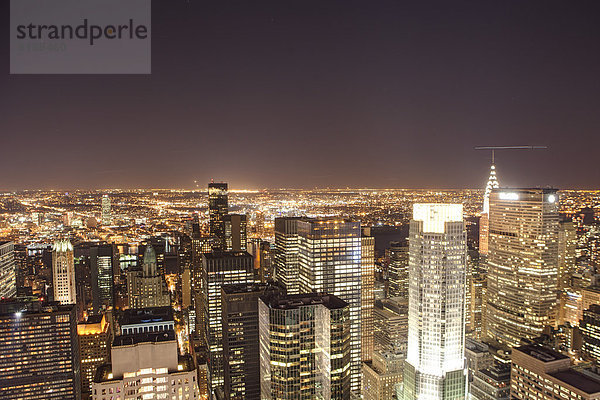 USA  New York  Blick auf die Skyline bei Nacht
