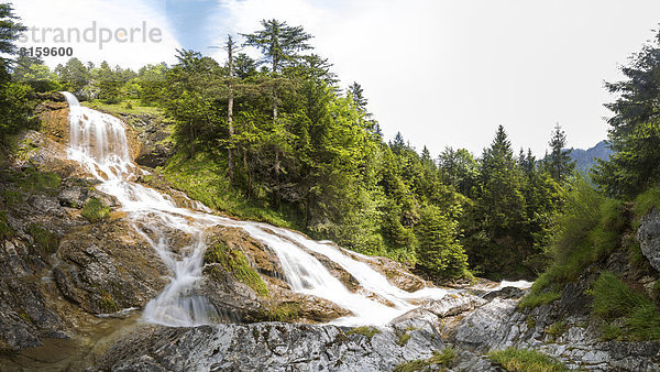 Deutschland  Bayern  Blick auf den Wasserfall am Zipfelsbach